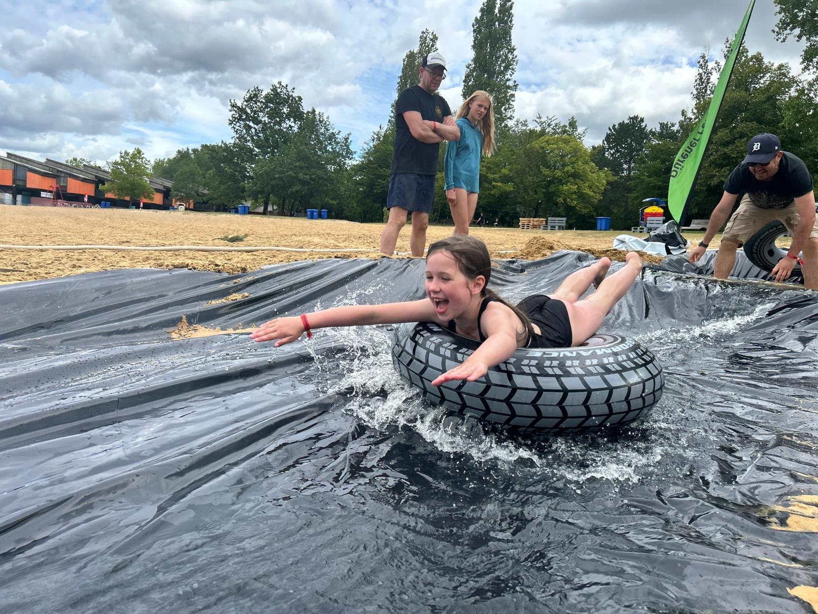 Spass auf der Riesenwasserrutsche